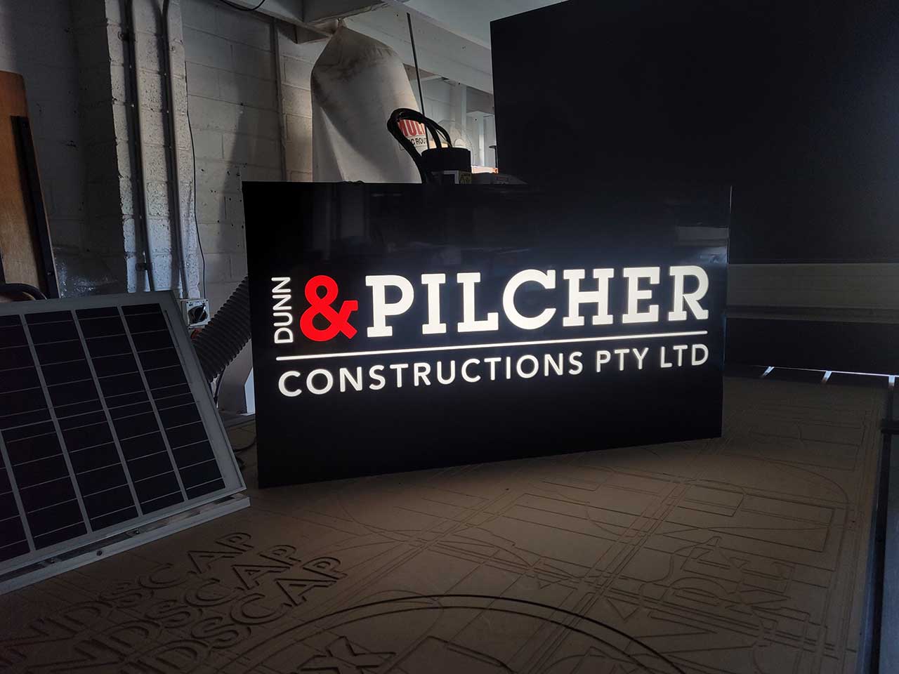 Illuminated construction sign